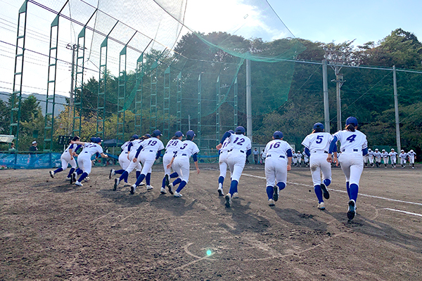 栃木中学女子硬式野球クラブ「エイジェック・ユース」の練習風景